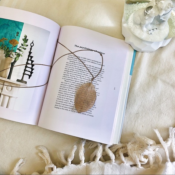 Aldo Golden Leaf Necklace - Picture 1 of 5